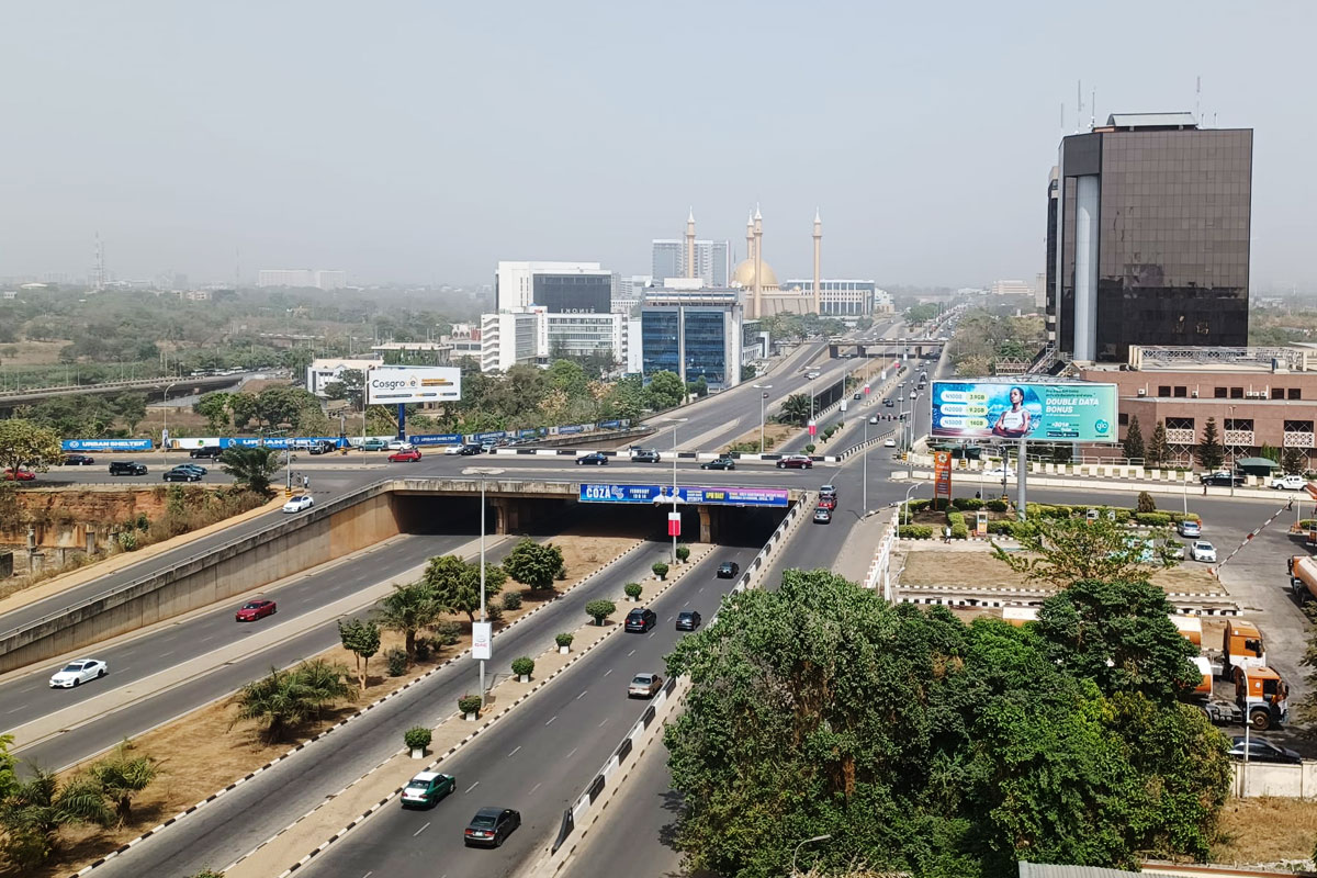 Abuja on suunniteltu pääkaupungiksi ja rakennettu maan hallintoa varten. Näkymä tilastotalon katolta.